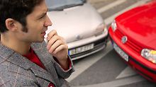 Mindestens eine halbe stunde sollte man warten, ob der Fahrer des beschädigten Autos auftaucht. 