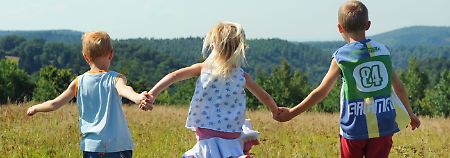 Eine Geschwistertrennung widerspricht in den meisten Fällen dem Wohl der Kinder.