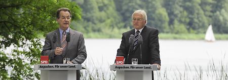 Etwas sagen durften aber nur die alten Bekannten - SPD-Chef Müntefering und Steinmeier bei der Pressekonferenz.