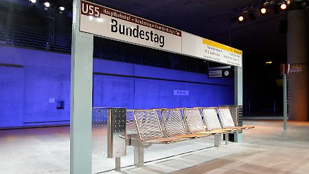 Nach 13 Jahren Buddeln und Bohren wird die drei Stationen lange Berliner "Kanzler-U-Bahn" am 8. August in Betriebe genommen.