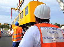 Einer von acht BVG-Waggons für die "Kanzler-U-Bahn": 13 Jahre wurde gebuddelt und gebohrt, ...