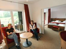 Damit kann man sich dann aufs Zimmer zurückziehen und: lesen, lesen, lesen.