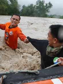 Zahlreiche Menschen sind durch die Wetterverhältnisse in Not geraten.