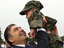 Präsident Saakaschwili am georgischen Gedenktag für die Gefallenen des blutigen Konfliktes.