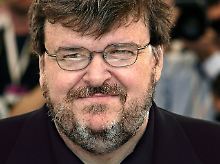 Michael Moore zeigt sich begeistert.