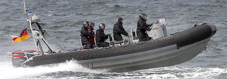 Beamte der GSG 9 beim Training auf der Ostsee.