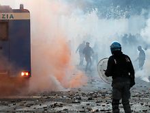 Mindestens 30 Menschen werden verletzt.