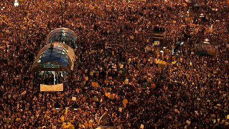 Demonstranten ziehen durch Madrid.