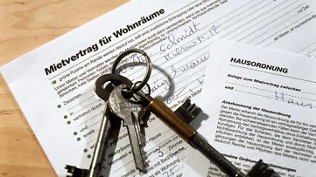 Zu einem Mietvertrag sollte man auch immer ein Übergabeprotokoll bei Ein- und Auszug anfertigen.