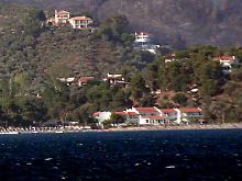 ... Skopelos und Skiathos (im Bild) haben nun den Touristenboom.