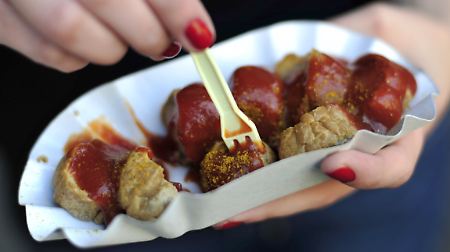 Heiß und fettig: Die Currywurst wird (mindestens) 60