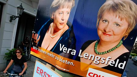 Gegenstand des Streits: Das Werbeplakat mit Merkel und Lengsfeld.