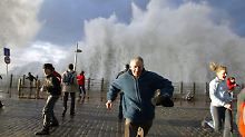 Megawelle bei San Francisco: Zuschauer von Bühne gefegt
