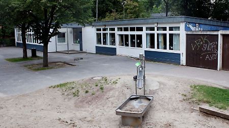 Insgesamt sollen sich vier Kinder in dem Spielhaus angesteckt haben.