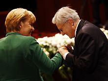 Handkuss für die Kanzlerin.