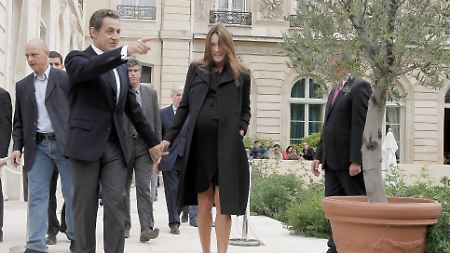 Sarkozy muss erst zu Merkel: "Premier Bébé" ist da