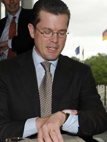 In Zeitnot: Wirtschaftminister Guttenberg.