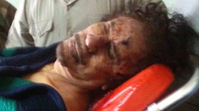 Wie kam Gaddafi zu Tode?: "Schüsse aus nächster Nähe in Kopf und Bauch"