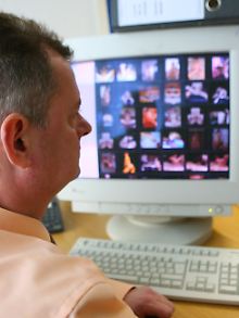 Die Polizei fordert derweil mehr Personal, zum Beispiel zur Bekämpfung von Kinderpornografie im Internet.