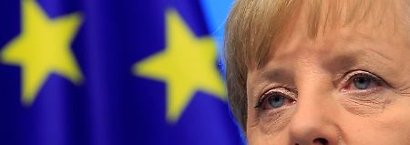Europas längster Tag: Erst in den Morgenstunden kann die Kanzlerin mit Ergebnissen vor die Presse treten.