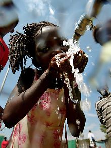 Laut UNICEF sind Kinder vom internationalen Wassermangel am härtesten betroffen. 