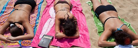 Vitamin D wird mit Hilfe von Sonnenlicht vom Körper selbst gebildet. 