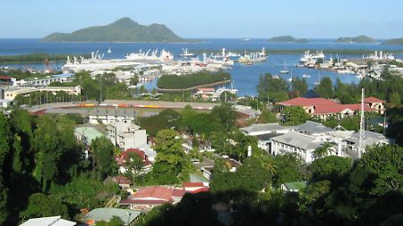 So ruhig ist das Meer auf den Seychellen eben nicht immer. (Im Hafen von Mahe)