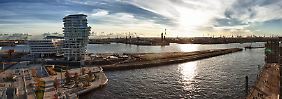 Ein echter Hingucker: Die HafenCity mit ihrer abwechslungsreichen Architektur ist Hamburgs neues Pendant zum Hafen.