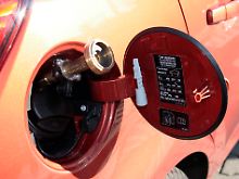 Mit einem Adapter ist die Verwendung unterschiedlicher Autogas-Füllsysteme möglich.