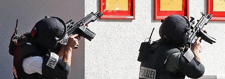 Sondereinsatzkräfte sind in Viernheim vor Ort.