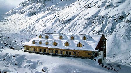 ...  liegt in der Nähe von Galtür in 2165 m Höhe - sommers wie winters eine Idylle.