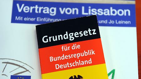 Müssen zusammenpassen: Der Vertrag von Lissabon und das deutsche Grundgesetz.