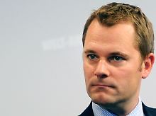 Weshalb der Minister bei einer unpolitischen Frage eine Partei ausschließt, ist unklar.