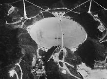 Das Radioteleskop von Puerto Rico hilft bei der Suche nach Außerirdischen. Es hat einen Durchmesser von 305 Metern.