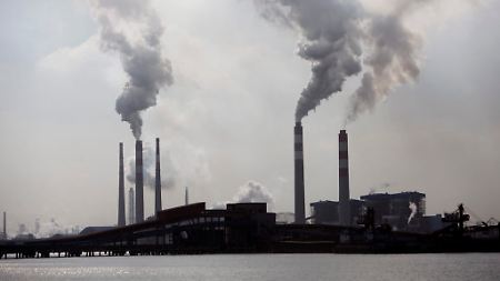 Zu viel CO2, und damit auch Gewinne? Experten sind wegen des steigenden Ausstoßes besorgt.