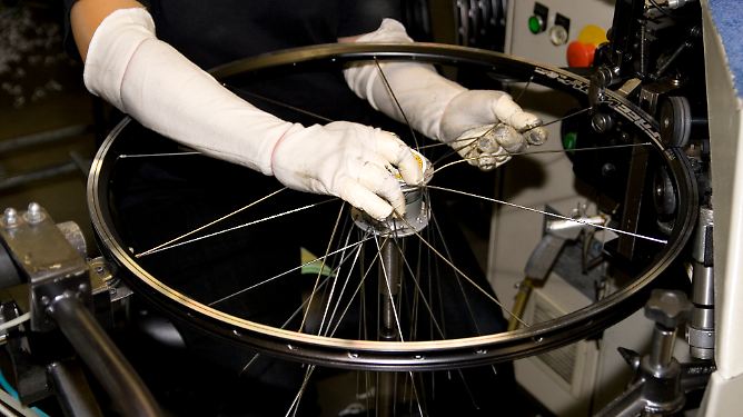 Tausende Drahtesel pro Tag: Deutschlands größte Fahrradfabrik