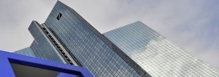 Ermittler im Haus: Die beiden Türme der Deutschen Bank in Frankfurt.