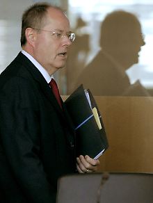 Peer Steinbrück als Feuerwehrmann.