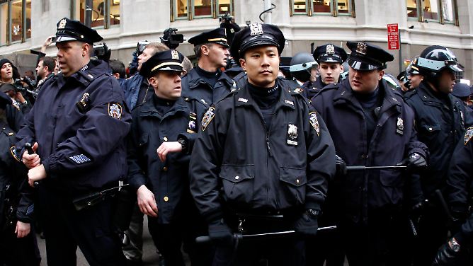 Massenverhaftungen in New York : "Besetzt einen Schreibtisch!"