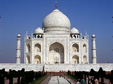 Frontansicht des Taj Mahal.