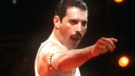 Freddie Mercury, live.