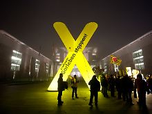 Proteste auch vor dem Bundeskanzleramt in Berlin.