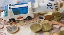 Die Krankenkassen verweisen auf die steigenden Kosten und gehen von höheren Zusatzbeiträgen aus.
