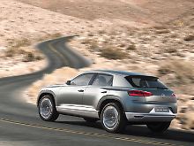 Mit 4,35 Metern etwas kürzer als der VW Tiguan: das Cross Coupé von Volkswagen. Gezeigt wurde die deutlich sportlicher als ein herkömmlicher Geländewagen gezeichnete Hybrid-Studie auf der Motorshow in Tokio.