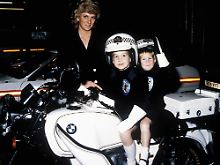 Lady Di mit ihren Söhnen William und Harry - und einer BMW R80.