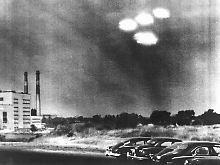  Vier in Formation fliegende "Objekte" über der Stadt Salem im US-Bundesstaat Massachusetts wurden von einem Kameramann der US-Küstenwache am 16. Juli 1952 um 9.35 Uhr beobachtet.