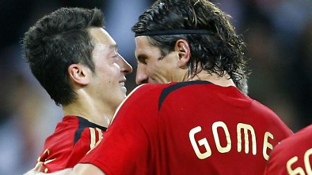 Torschützen unter sich: Mesut Özil, links, und Mario Gomez.