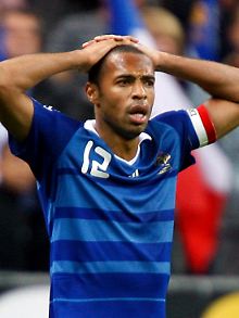 Thierry Henry ist fassungslos über die Unfähigkeit seines Trainers.