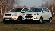 Die kleinteilige Front des Hyundai (rechts) sieht verspielt aus, während das Gesicht des Korando makanter ist.