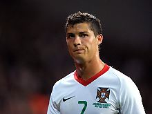 Zuversicht sieht anders aus. Weltfußballer Christiano Ronaldo muss um den Einzug seiner Elf in die WM-Endrunde bangen.